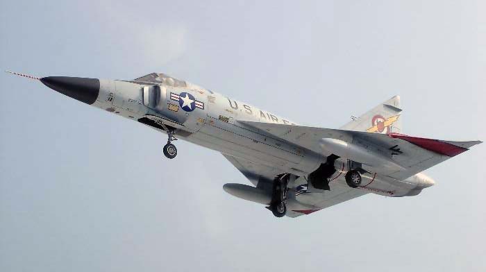 �����������-����������� F-102 Delta Dagger